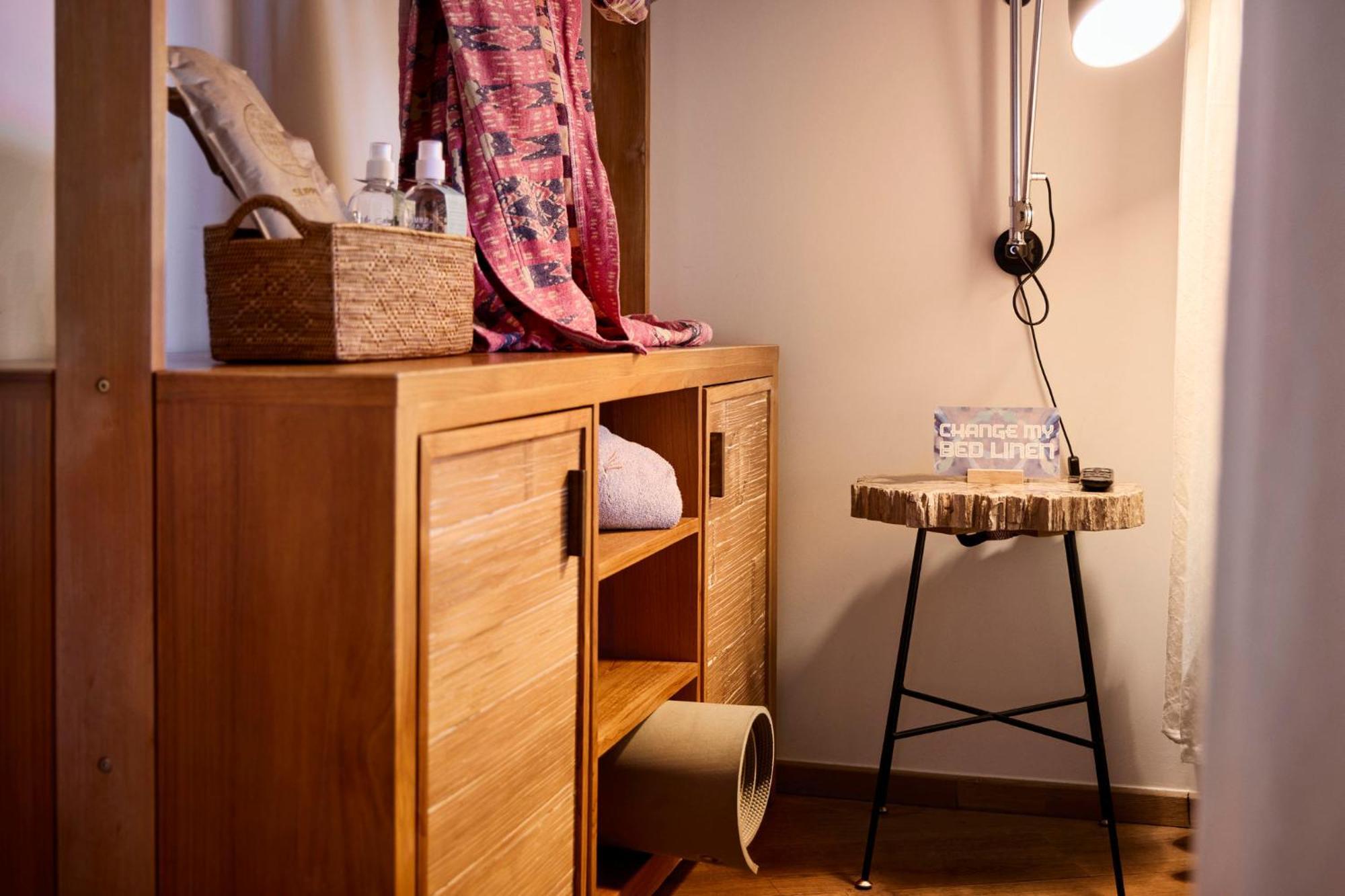 Manon Les Suites Guldsmeden Koppenhága Kültér fotó A side table