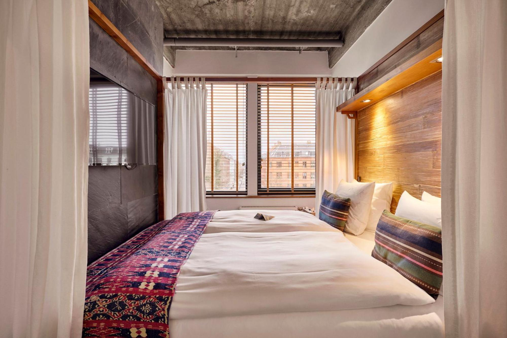 Manon Les Suites Guldsmeden Koppenhága Kültér fotó A room at the Standard East Village